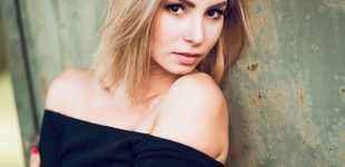 Alexandra Juhászová má 29 rokov a tri maturity