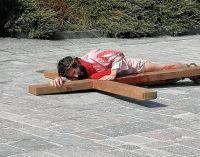 Tradičná Živá krížová cesta v Prešove mala tento rok online podobu